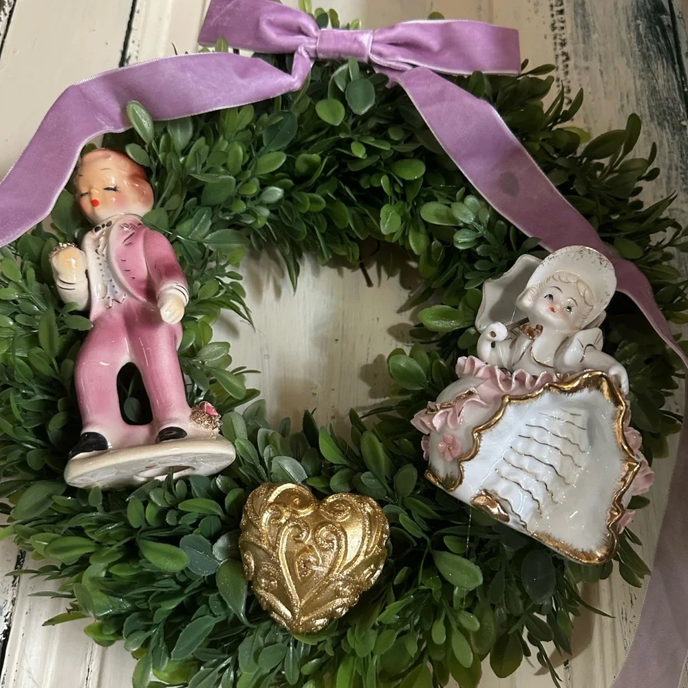 Elegant Holiday Wreath with Gold Heart and Figurines